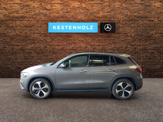 MERCEDES-BENZ GLA 200 7G-DCT