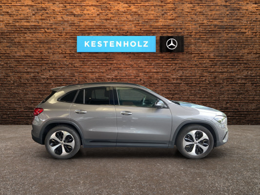 MERCEDES-BENZ GLA 200 7G-DCT