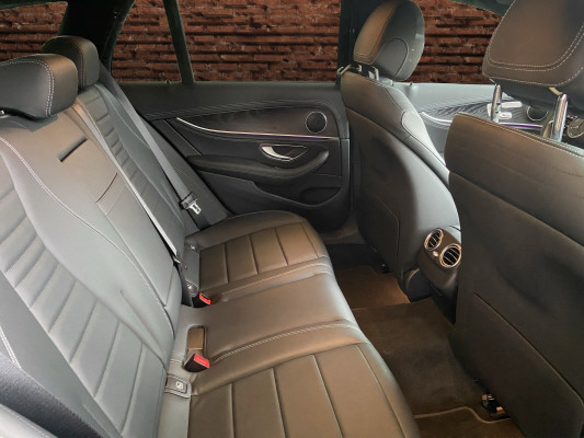 MERCEDES-BENZ E 220 d T 4M Swiss Star