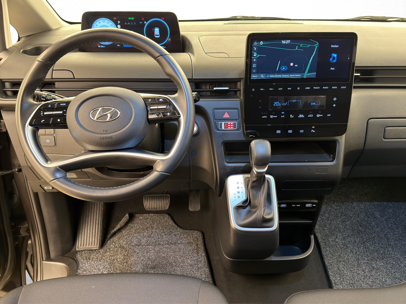 HYUNDAI Staria Wagon 2.2 CRDI Amplia 4X4