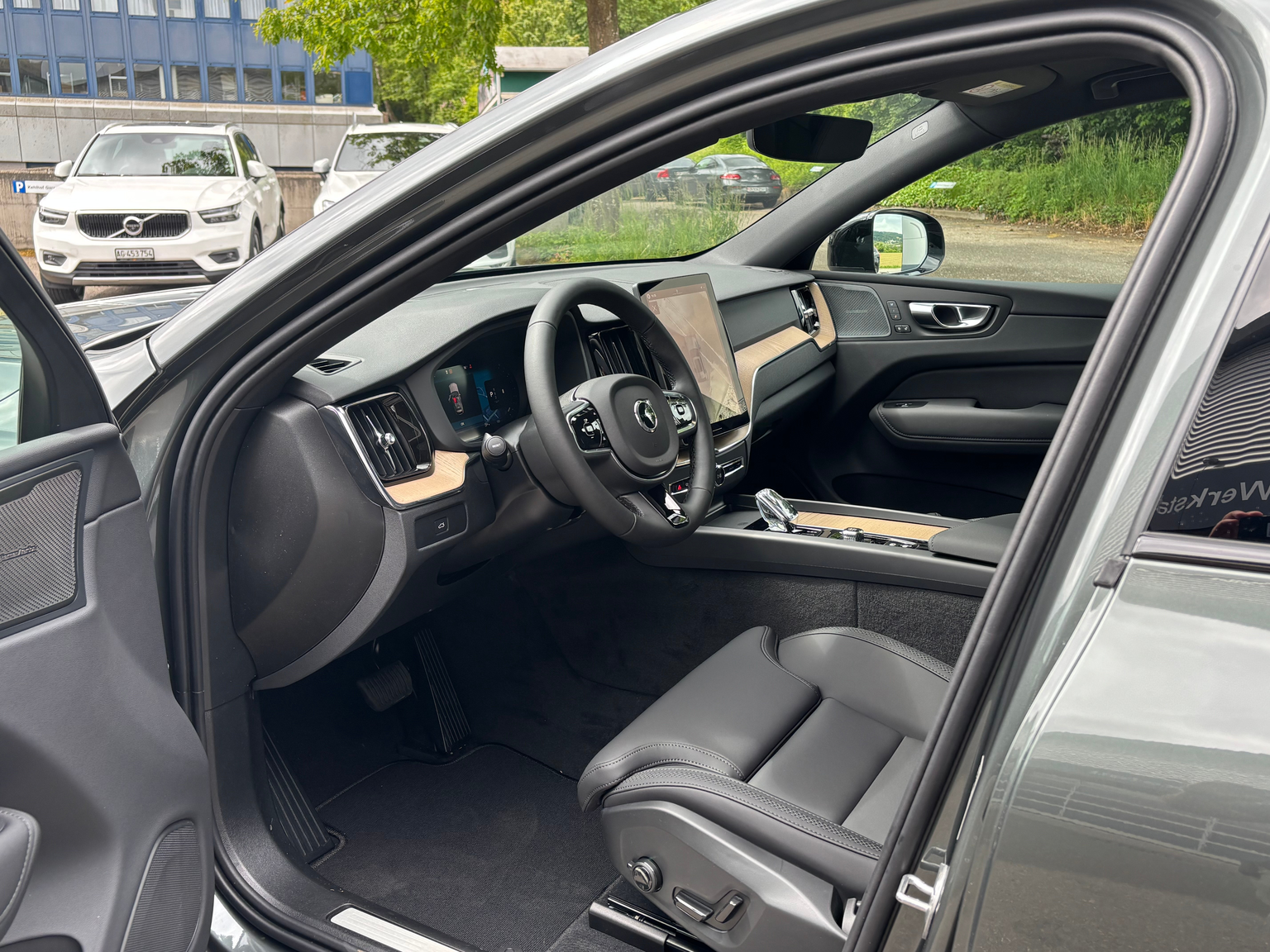 VOLVO XC60 2.0 B5 MH Plus Dark AWD