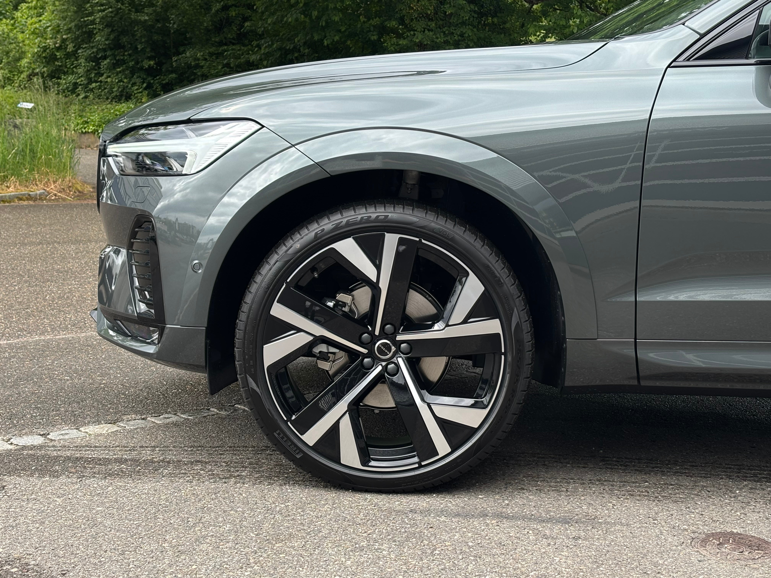 VOLVO XC60 2.0 B5 MH Plus Dark AWD