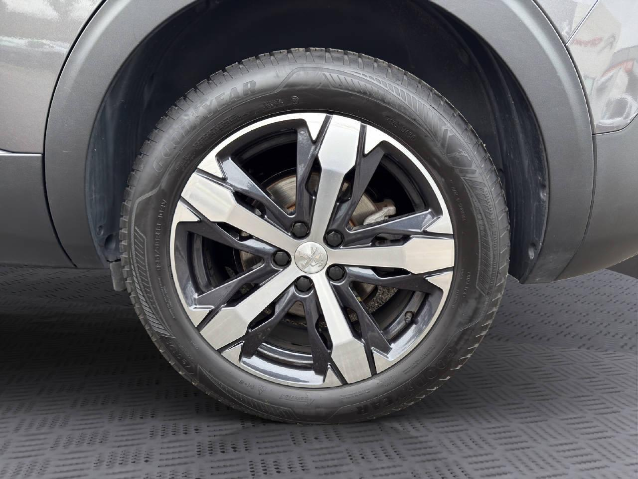 PEUGEOT 5008 1.2 PureTech Allure Pack