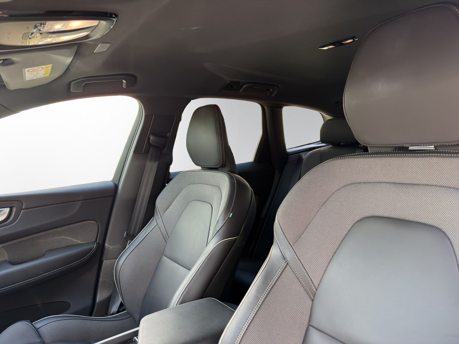 VOLVO XC60 B5 B AWD Plus Dark