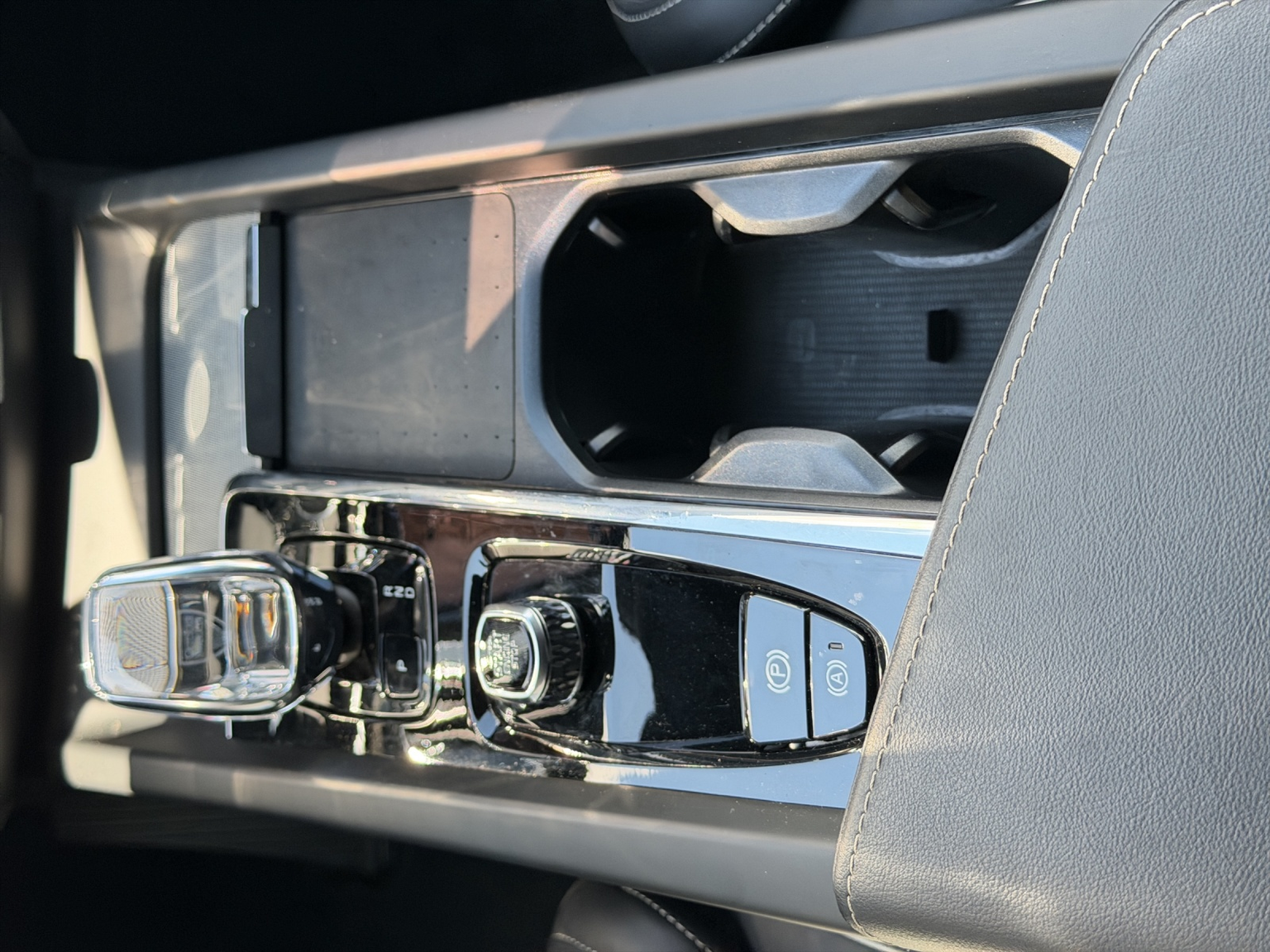 VOLVO XC60 B5 B AWD Plus Dark