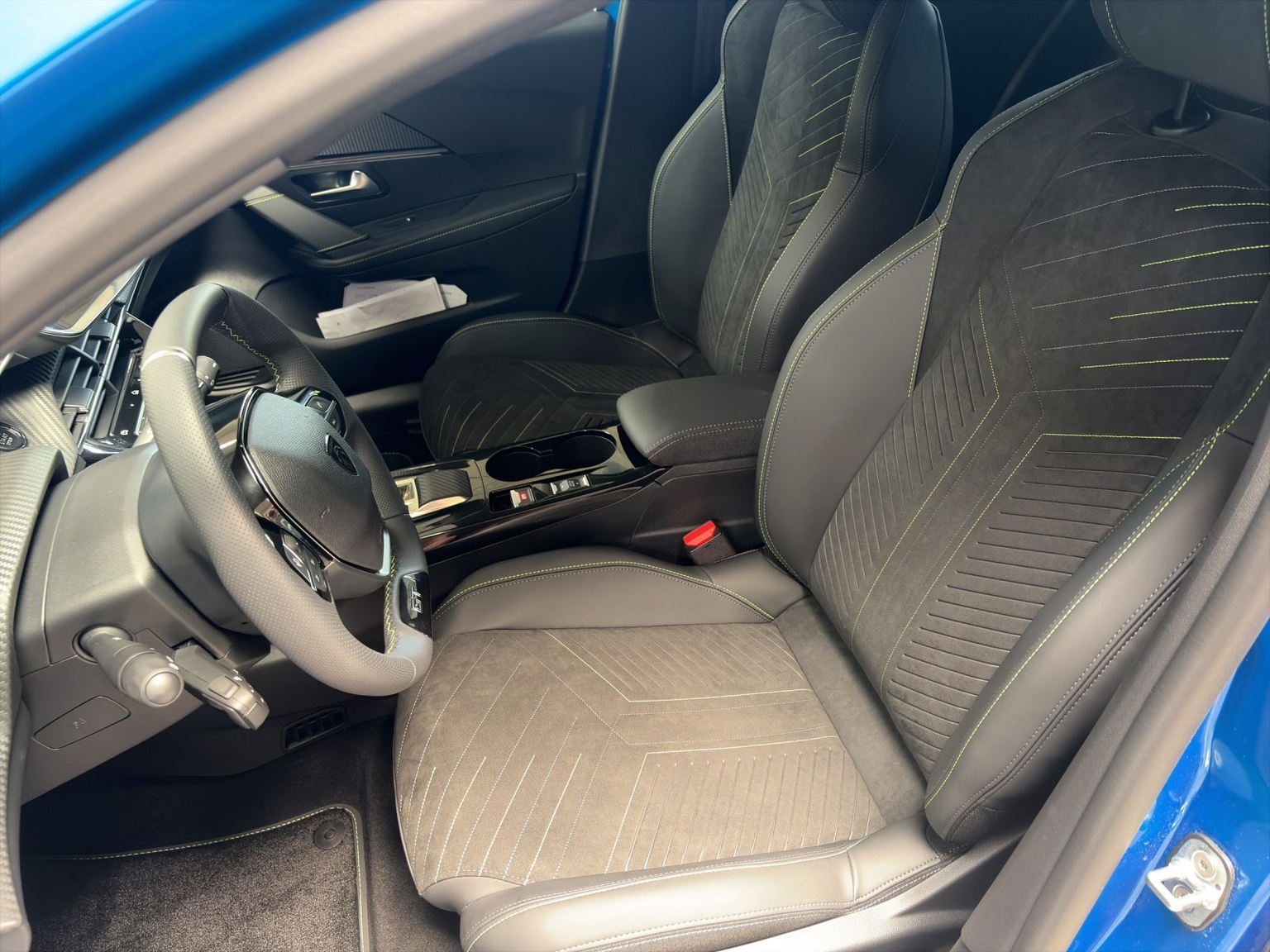 PEUGEOT 208 1.2 Hybrid 145 GT