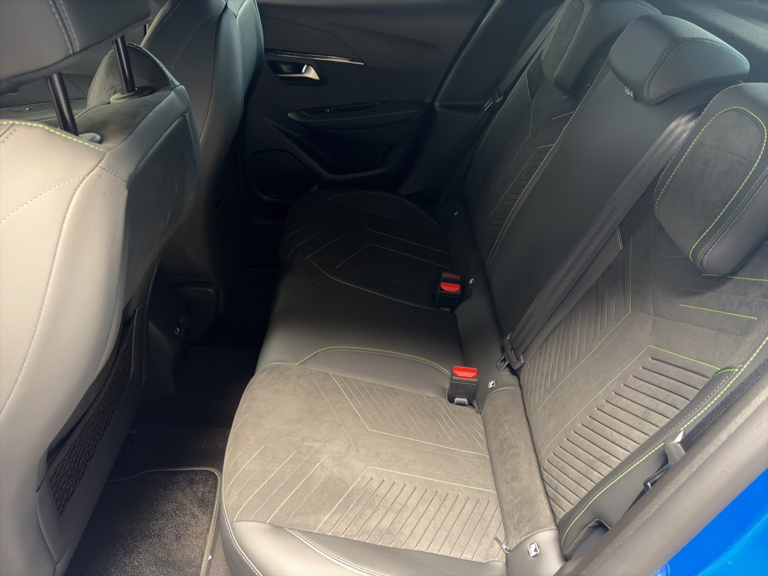 PEUGEOT 208 1.2 Hybrid 145 GT