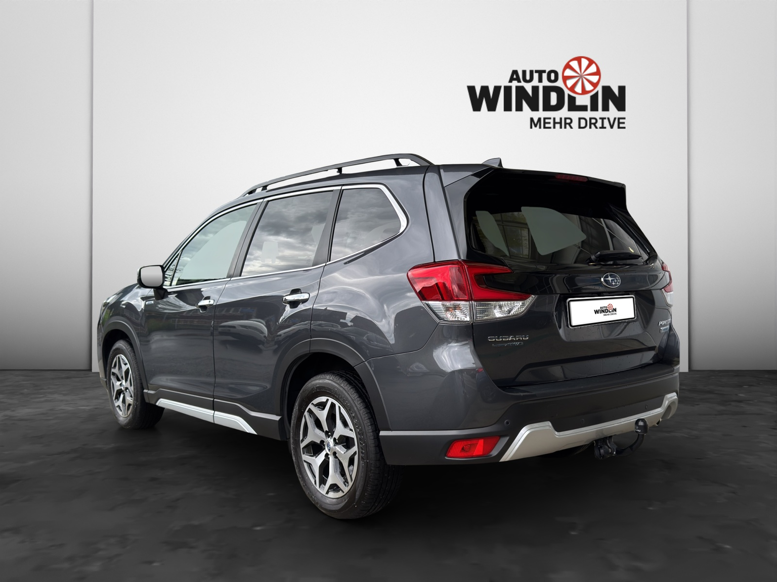 SUBARU Forester Station 2.0i e-Boxer Swiss Plus