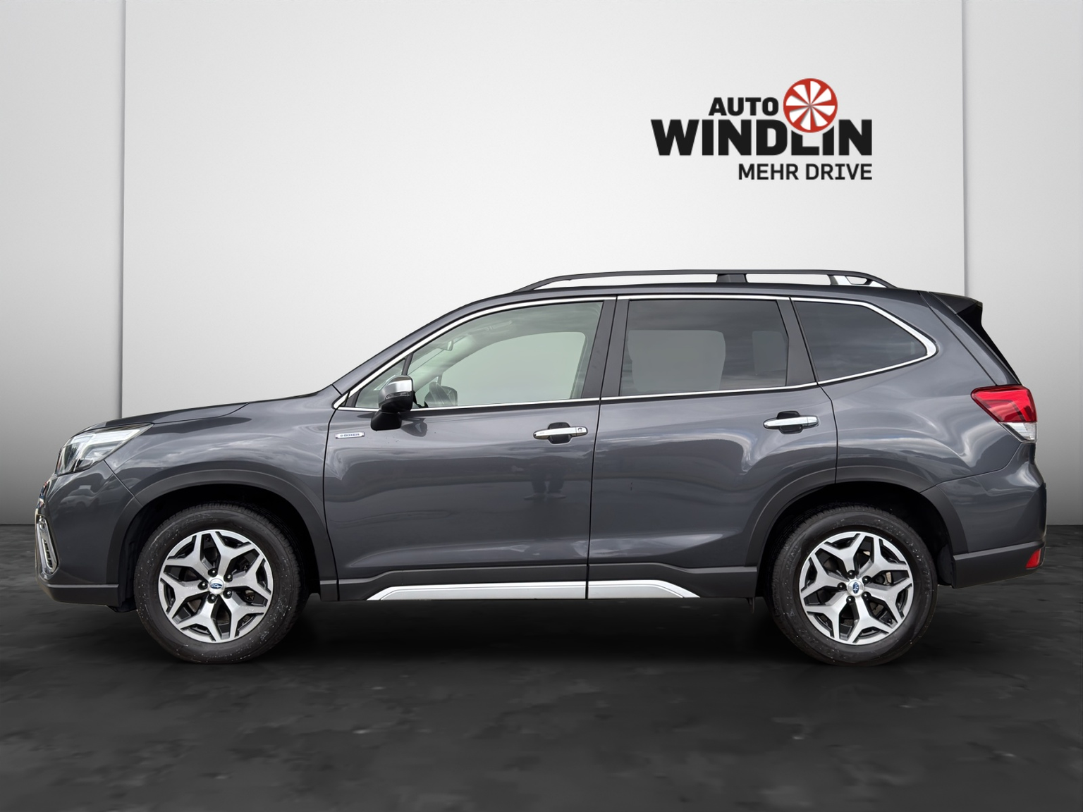 SUBARU Forester Station 2.0i e-Boxer Swiss Plus
