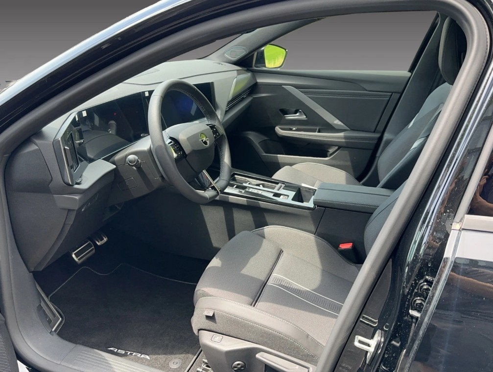OPEL Astra Sports Tourer 1.2i Turbo Swiss Plus A