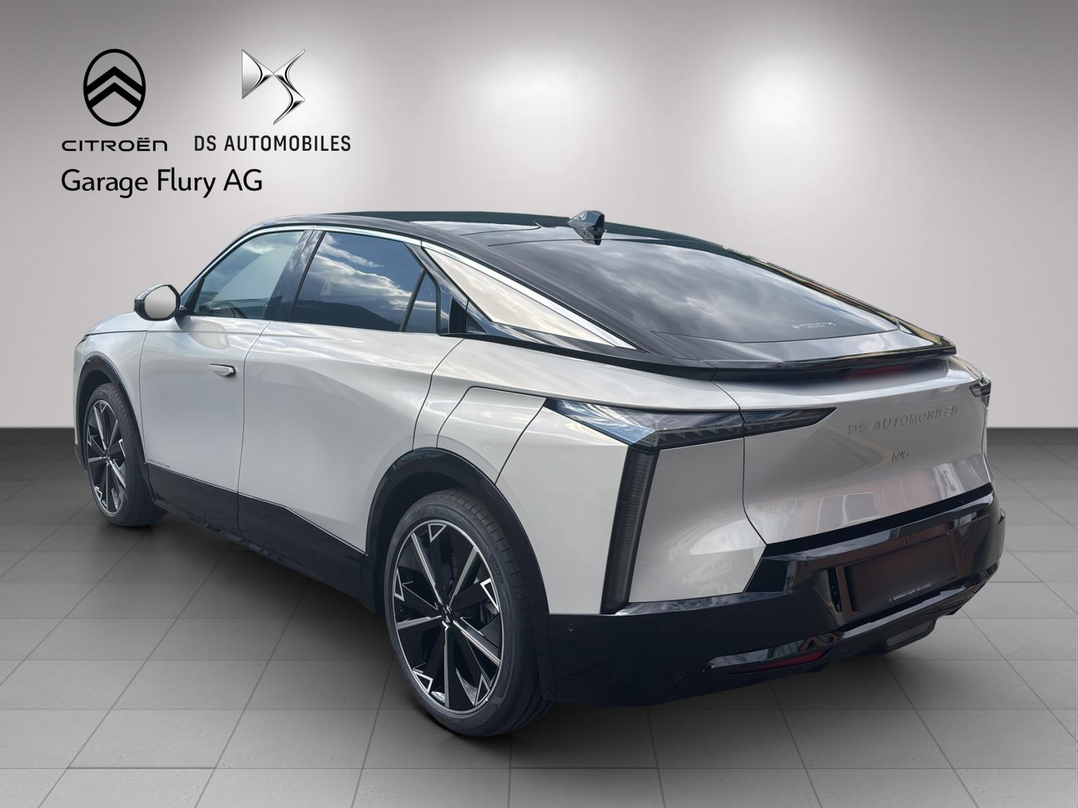 DS AUTOMOBILES No8 E-Tense Jules Verne