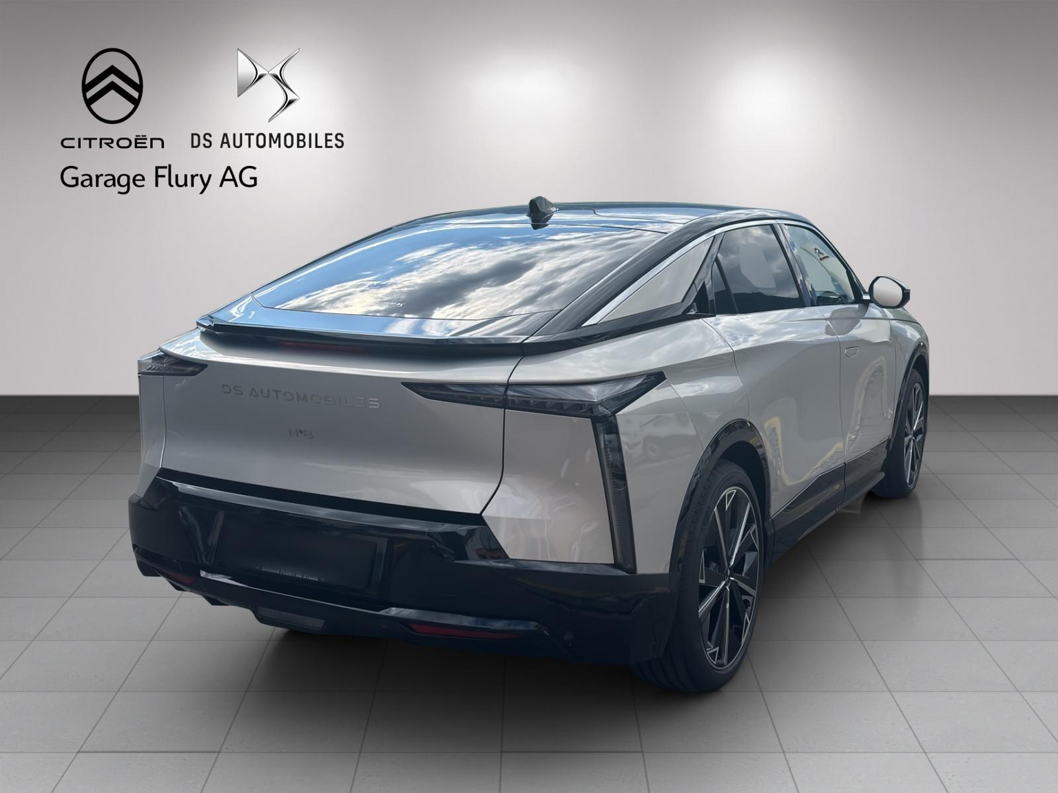 DS AUTOMOBILES No8 E-Tense Jules Verne