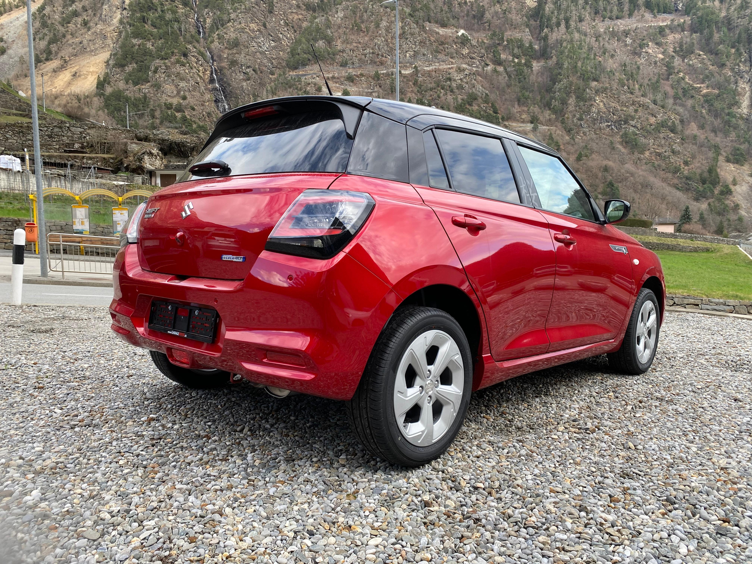 SUZUKI Swift 1.2 Sakura Hybrid 4x4