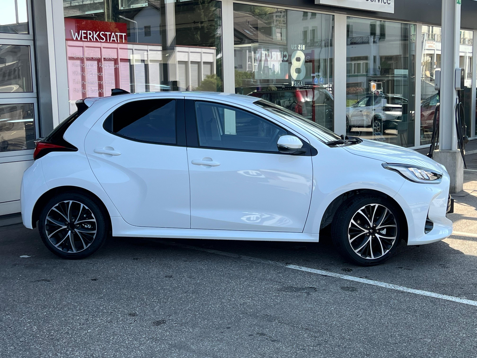 TOYOTA Yaris 1.5 VVT-i HSD Trend