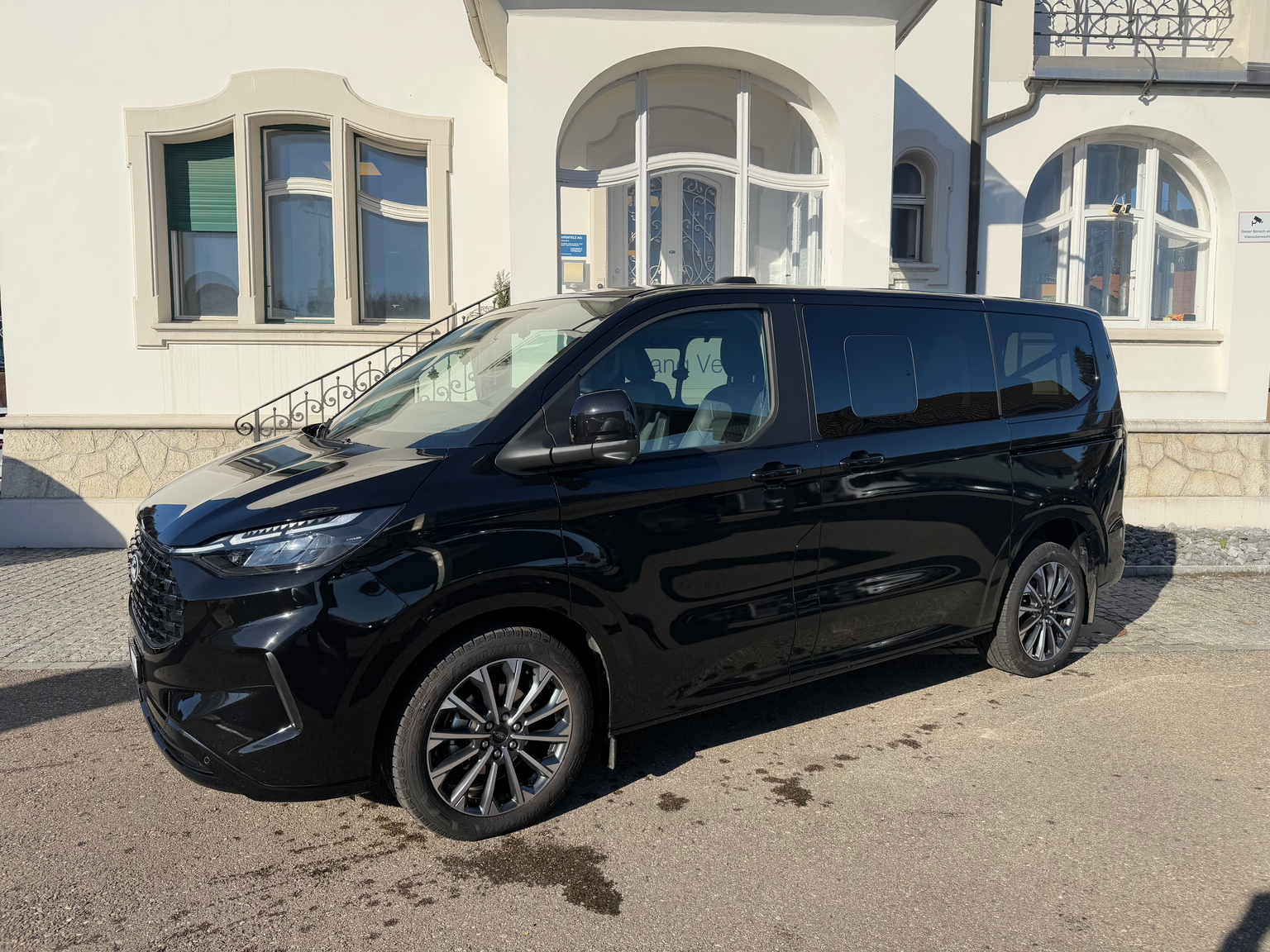 FORD Tourneo Bus 320 L1H1 TitaniumX Automat