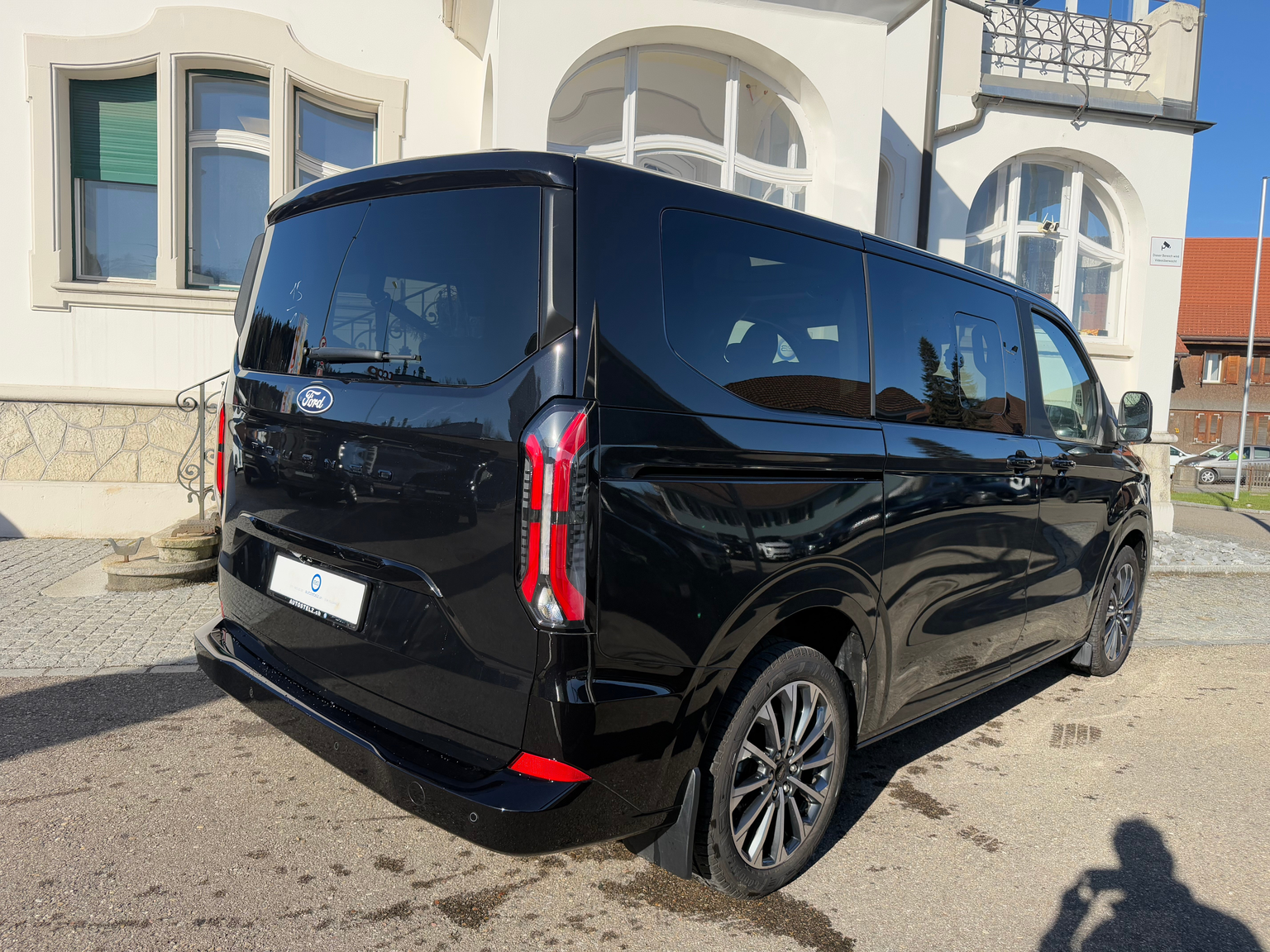 FORD Tourneo Bus 320 L1H1 TitaniumX Automat