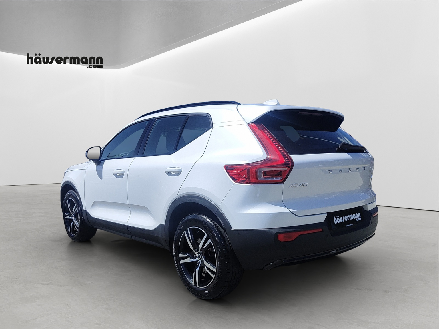 VOLVO XC40 2.0 B3 MH Plus Dark