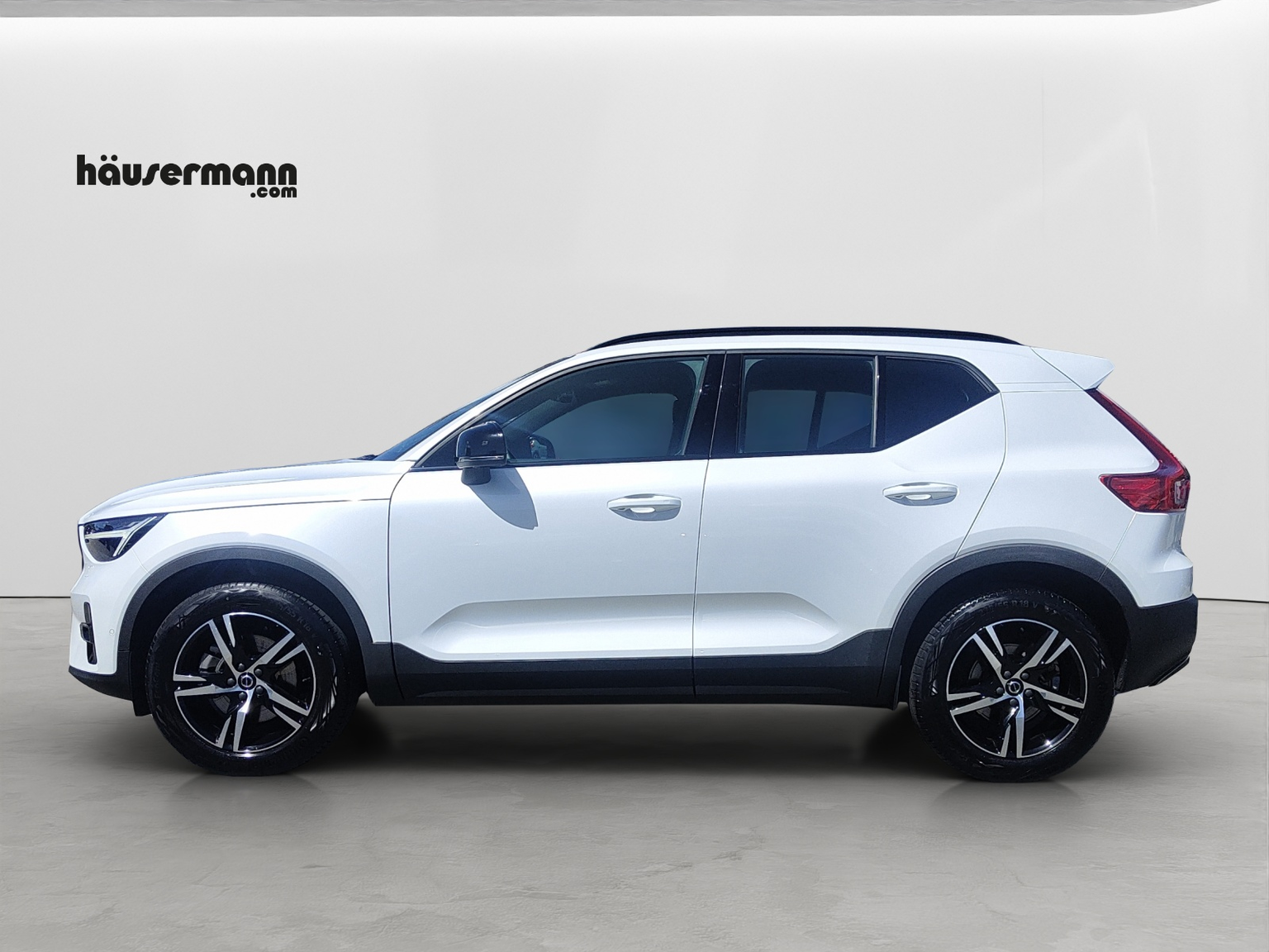 VOLVO XC40 2.0 B3 MH Plus Dark
