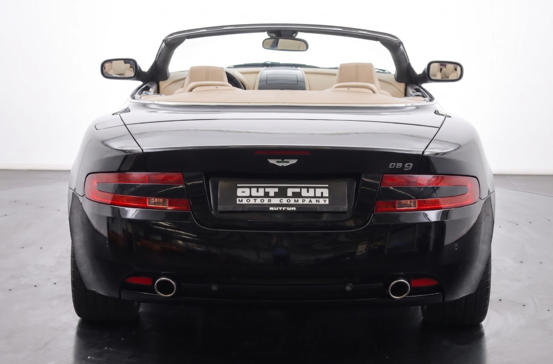 ASTON-MARTIN DB9