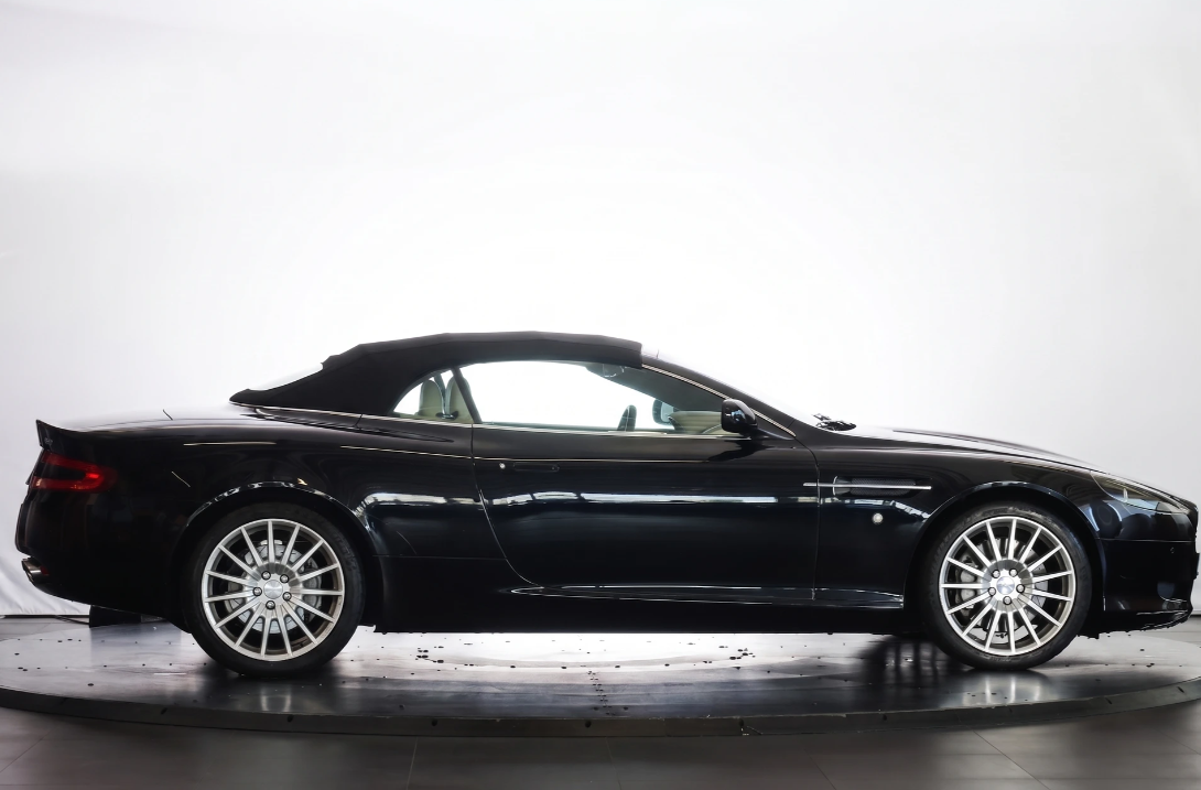 ASTON-MARTIN DB9