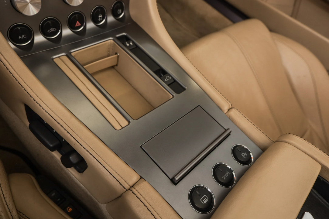 ASTON-MARTIN DB9