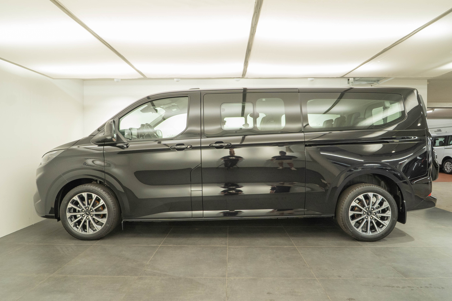 FORD Tourneo C Bus 320 L2 2.0 EcoBlue 170 Titanium 4x4