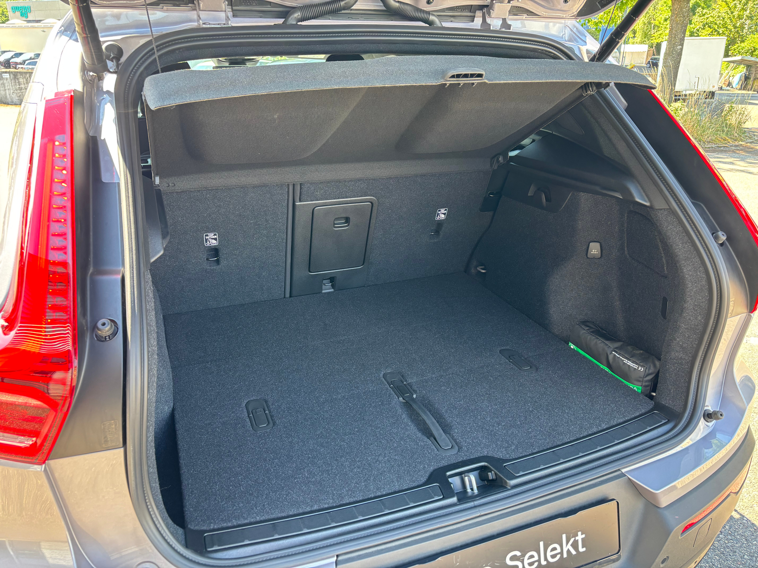 VOLVO XC40 2.0 B4 MH Plus Dark
