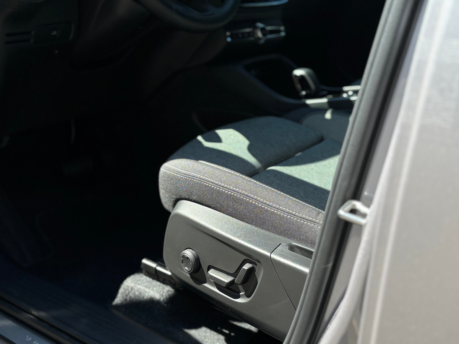 VOLVO XC40 2.0 B4 MH Plus Dark