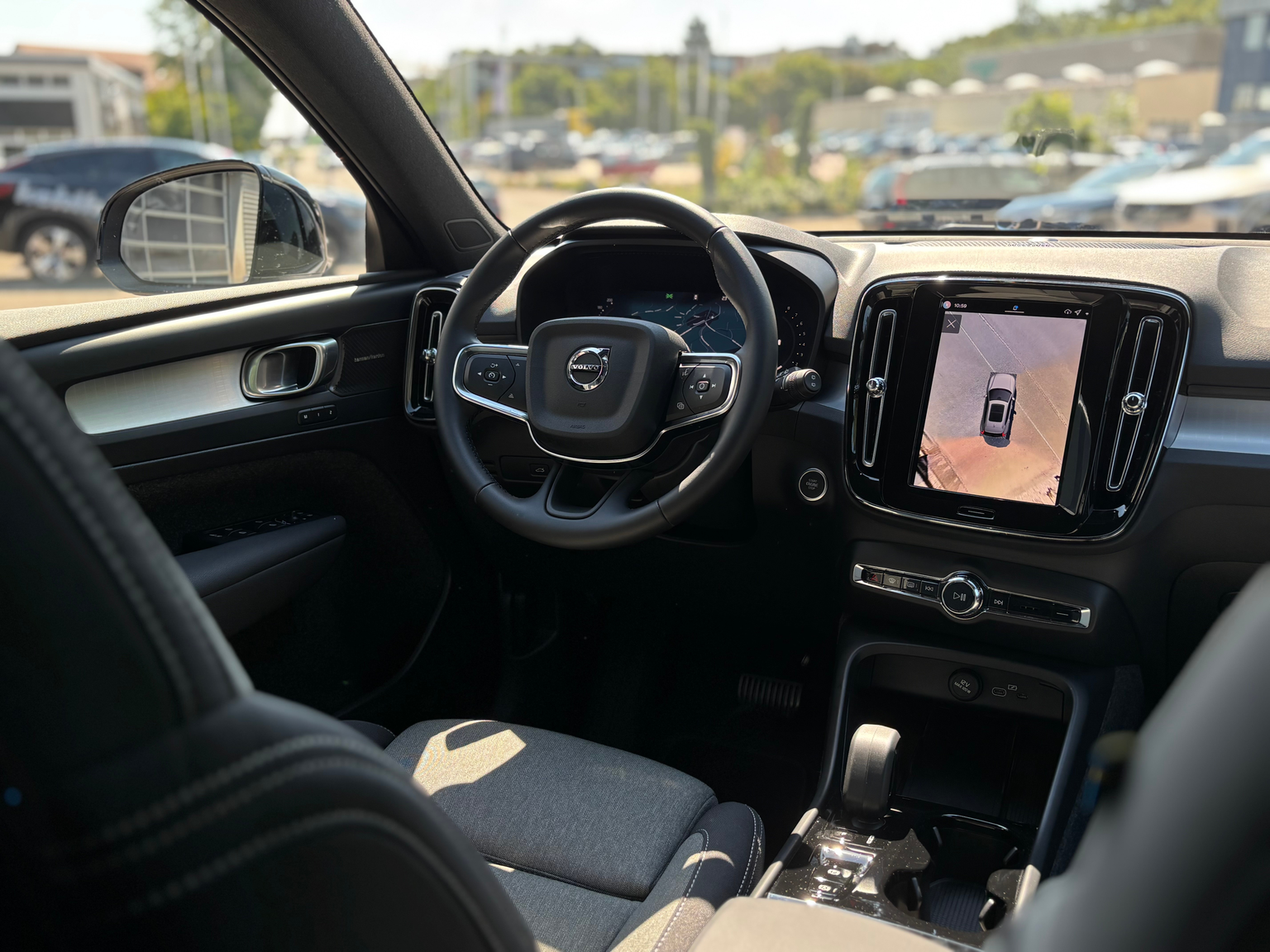 VOLVO XC40 2.0 B4 MH Plus Dark