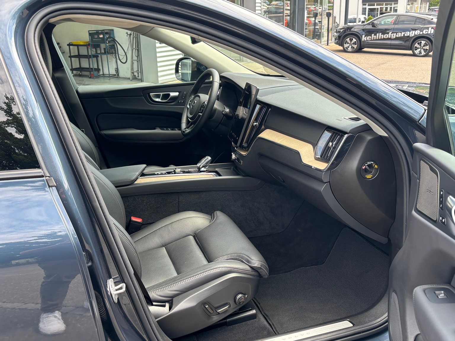 VOLVO XC60 2.0 T6 TE Plus Dark eAWD