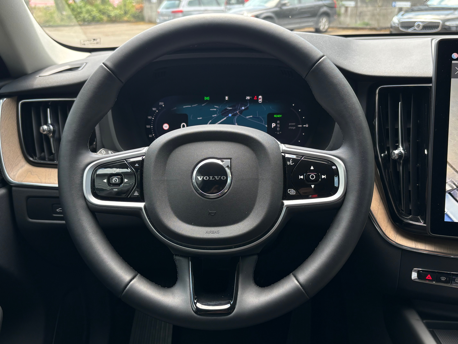 VOLVO XC60 2.0 T6 TE Plus Dark eAWD