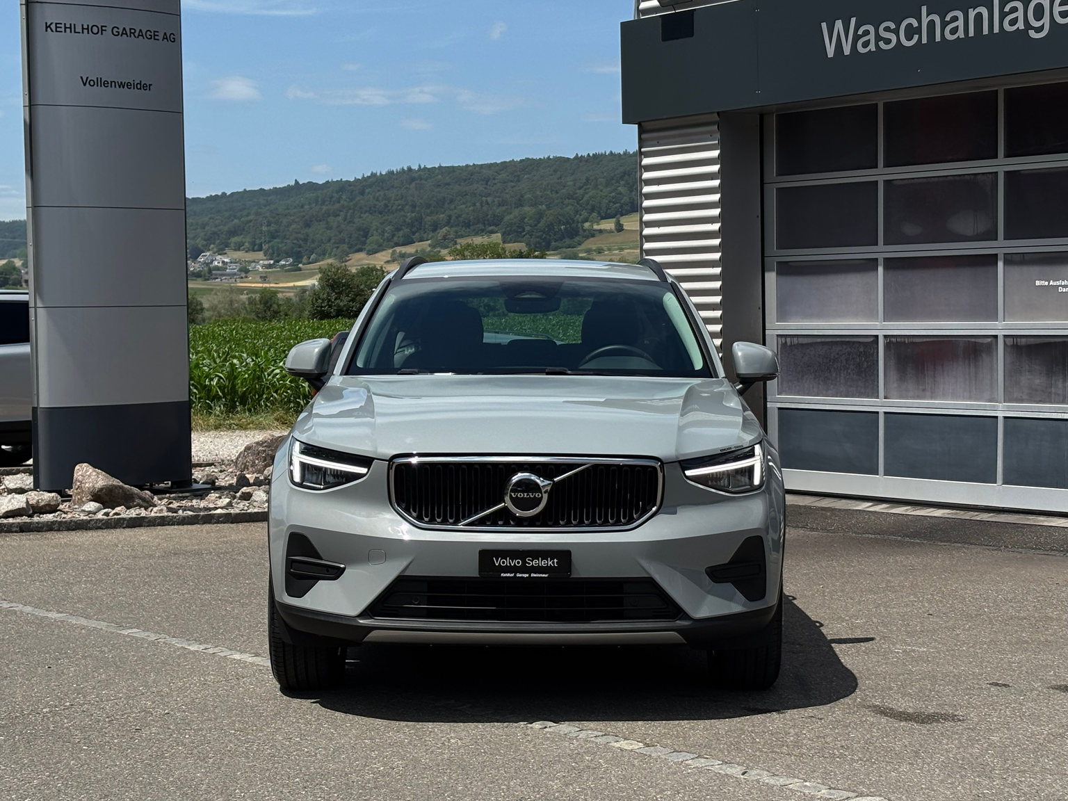 VOLVO XC40 2.0 B3 MH Essential