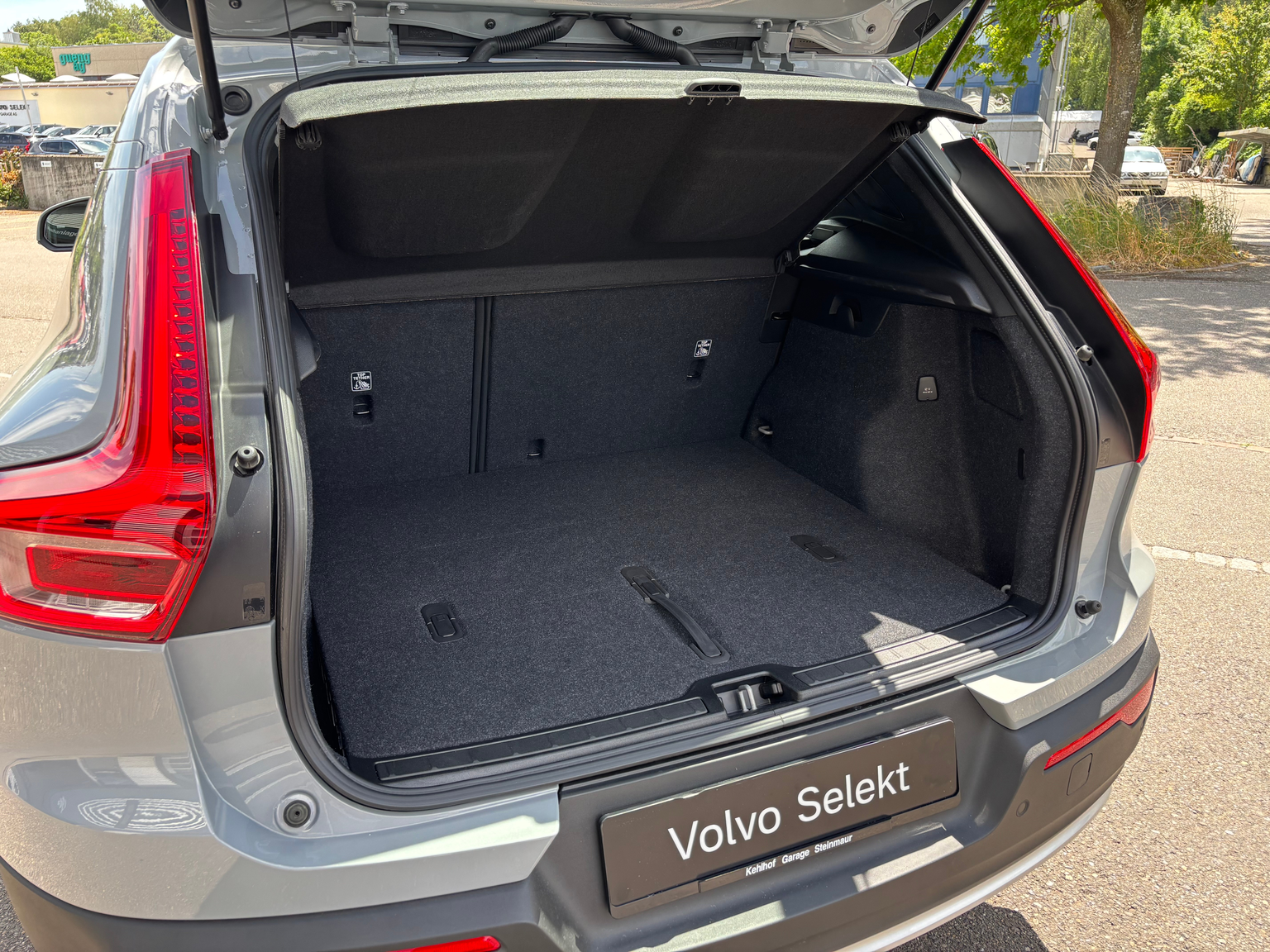 VOLVO XC40 2.0 B3 MH Essential