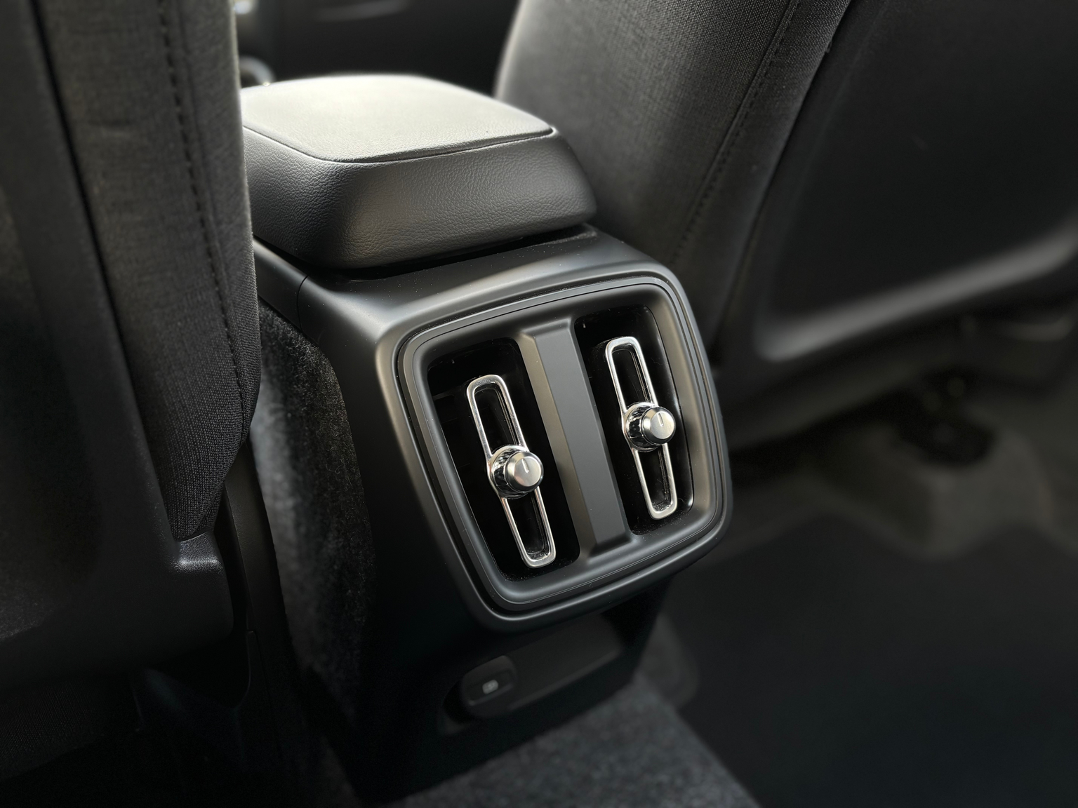 VOLVO XC40 2.0 B3 MH Essential