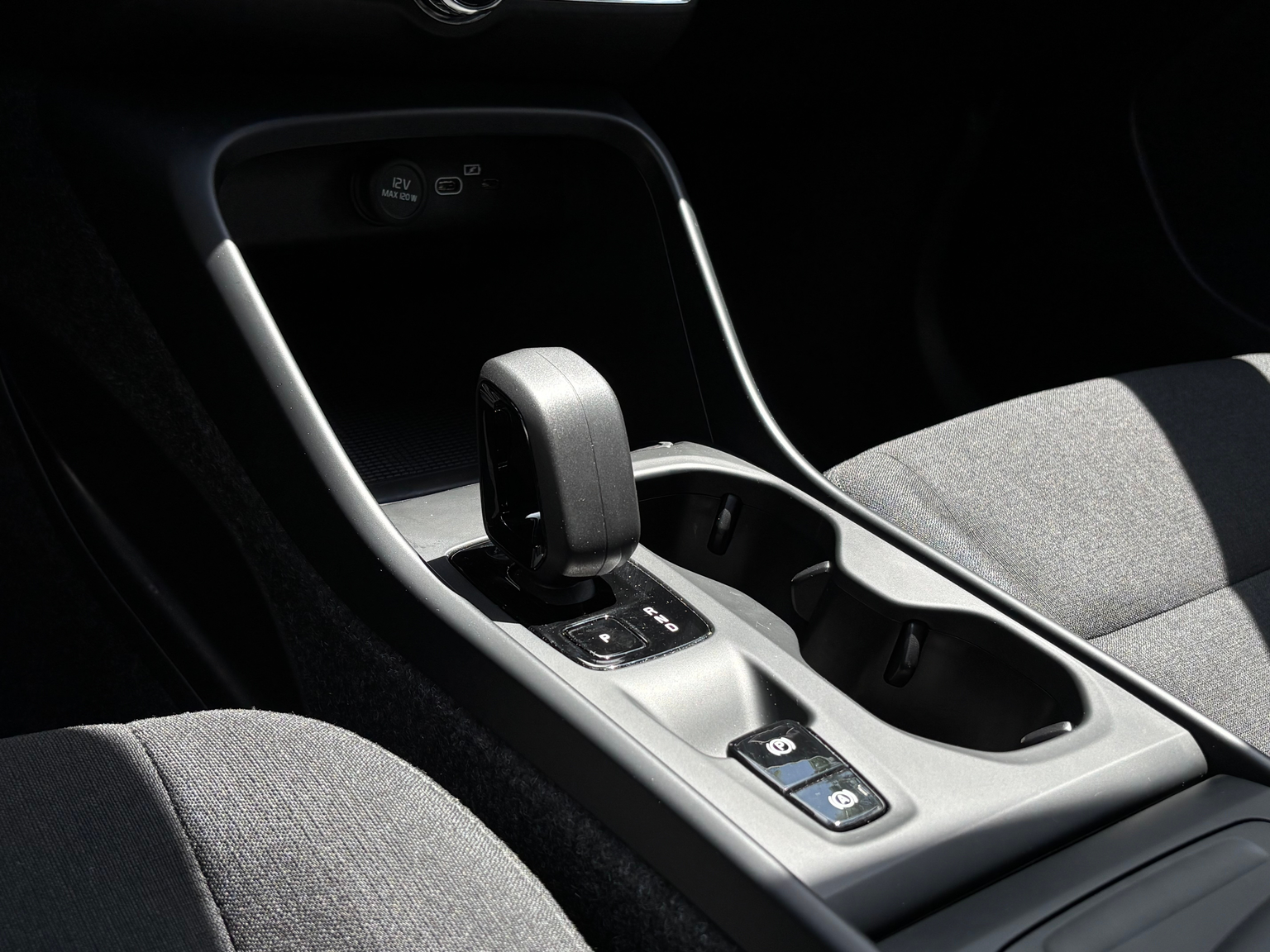 VOLVO XC40 2.0 B3 MH Essential