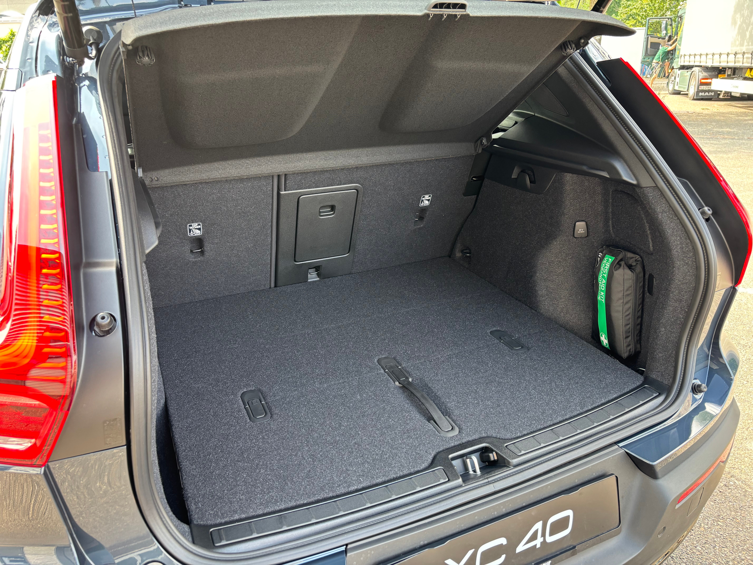 VOLVO XC40 2.0 B4 MH Black Edition