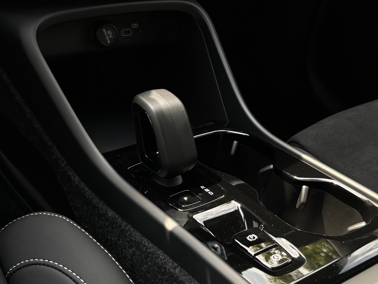 VOLVO XC40 2.0 B4 MH Black Edition