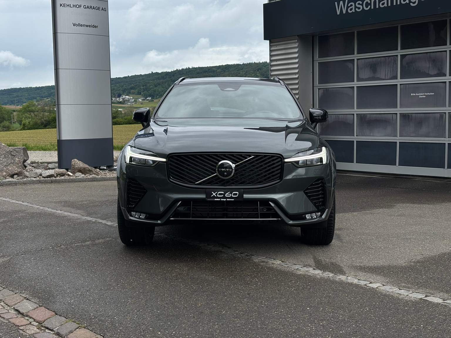 VOLVO XC60 2.0 B5 MH Plus Dark AWD