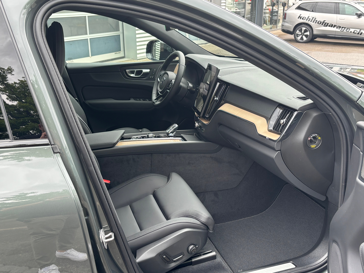VOLVO XC60 2.0 B5 MH Plus Dark AWD