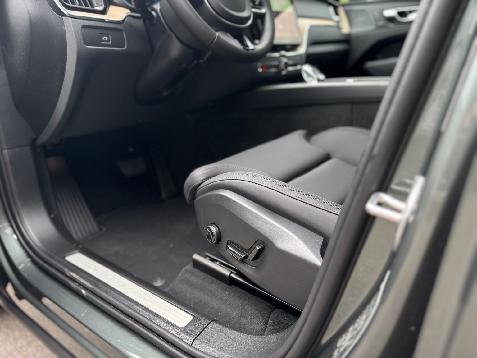 VOLVO XC60 2.0 B5 MH Plus Dark AWD