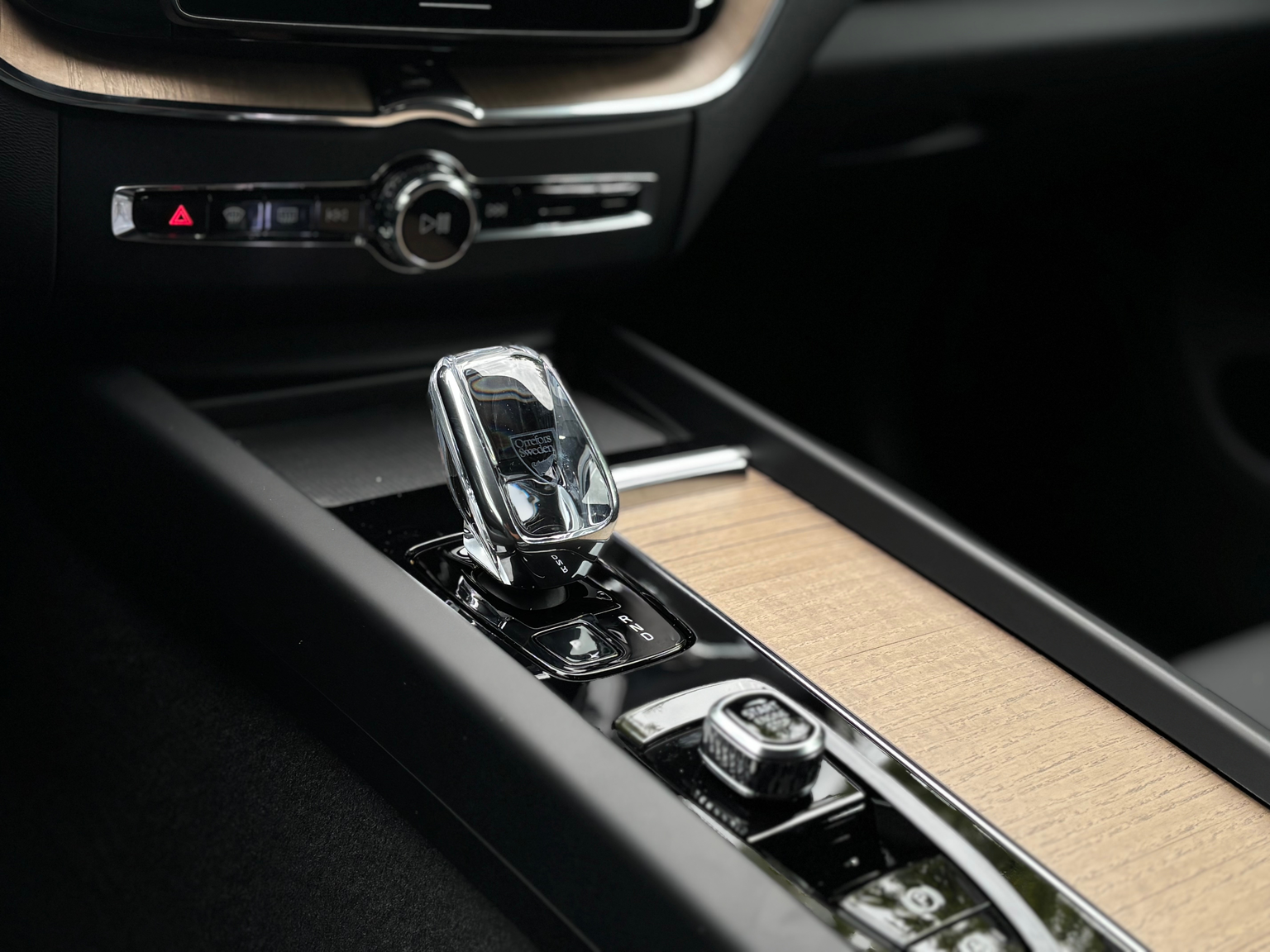 VOLVO XC60 2.0 B5 MH Plus Dark AWD