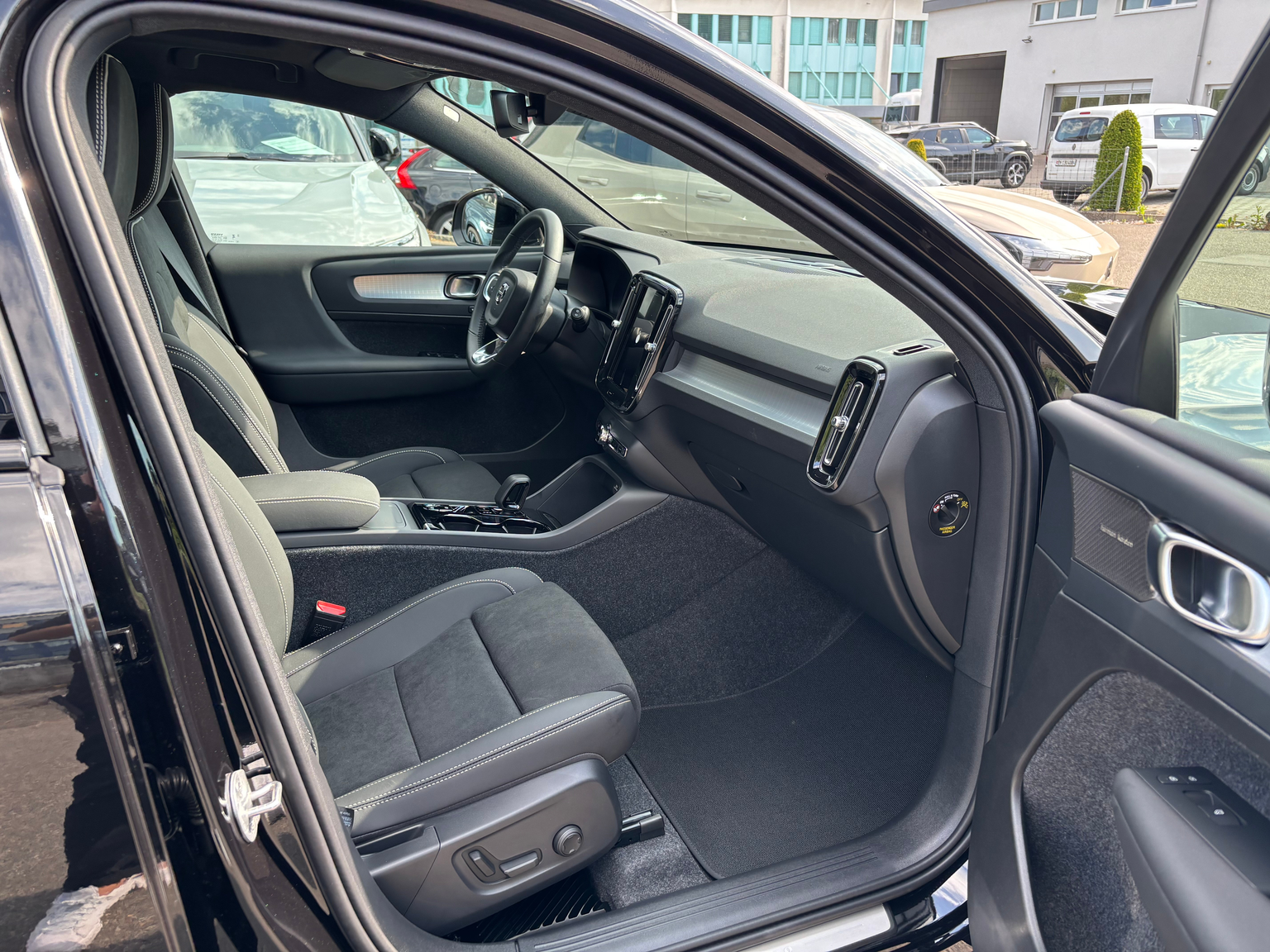 VOLVO XC40 2.0 B4 MH Black Edition