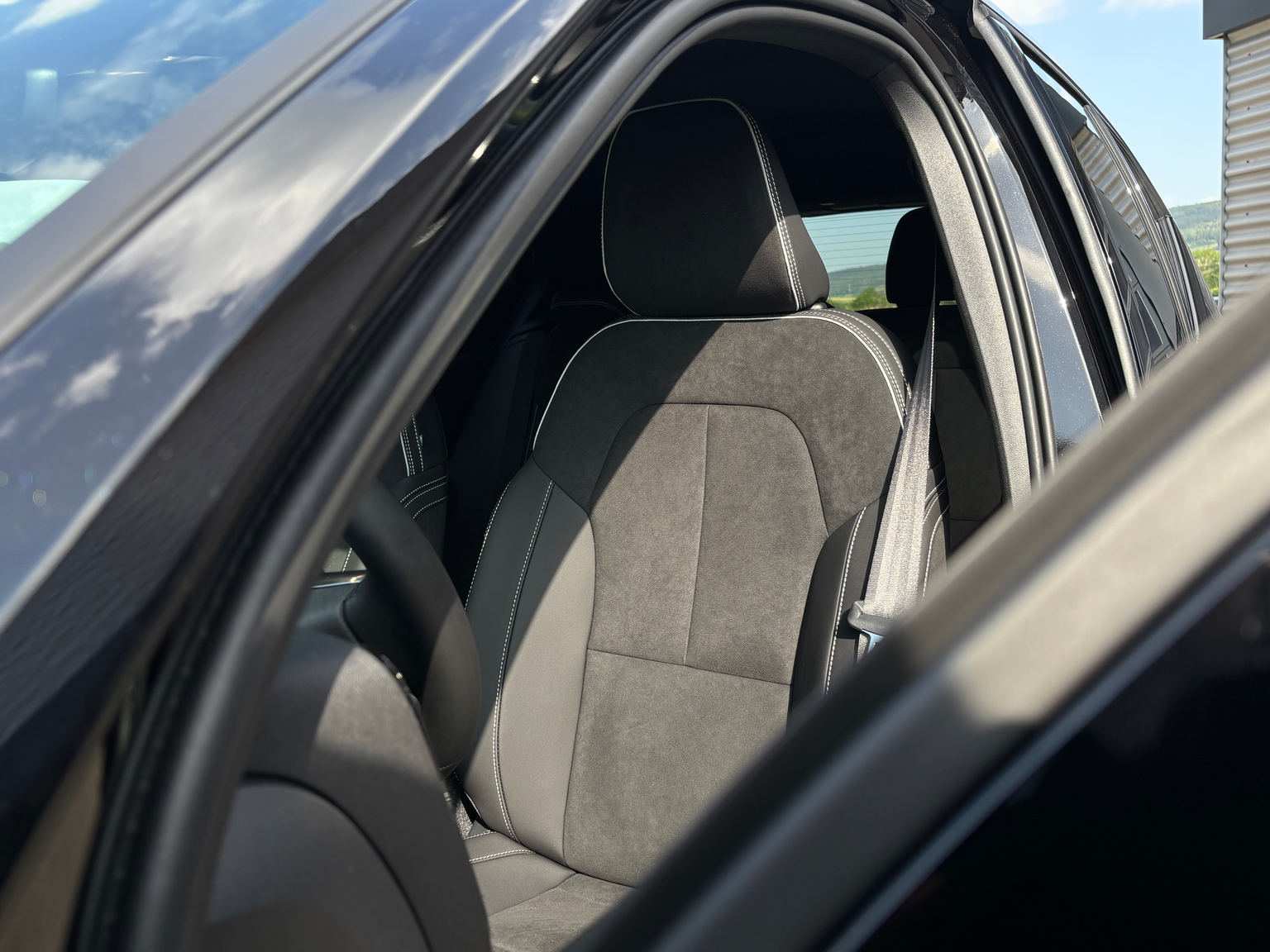 VOLVO XC40 2.0 B4 MH Black Edition