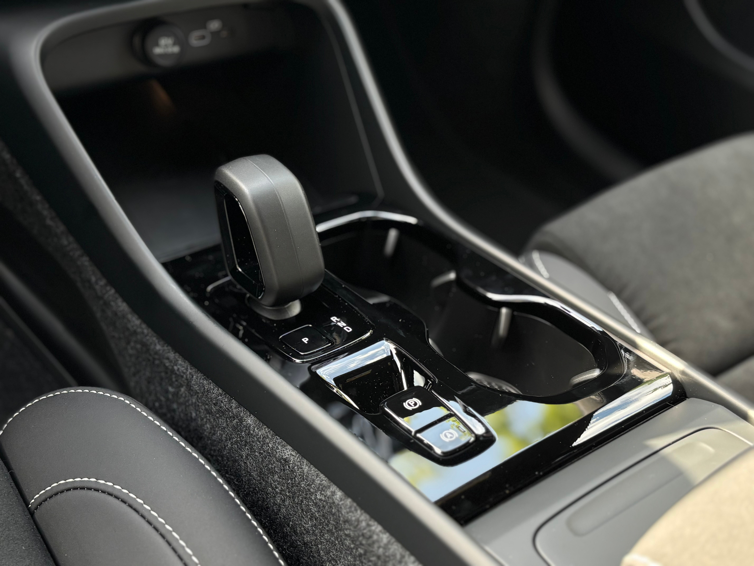 VOLVO XC40 2.0 B4 MH Black Edition