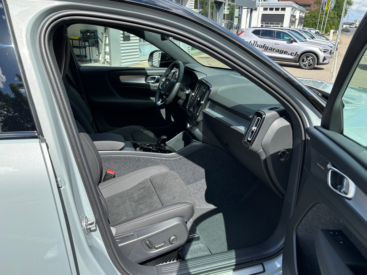 VOLVO XC40 2.0 B4 MH Black Edition