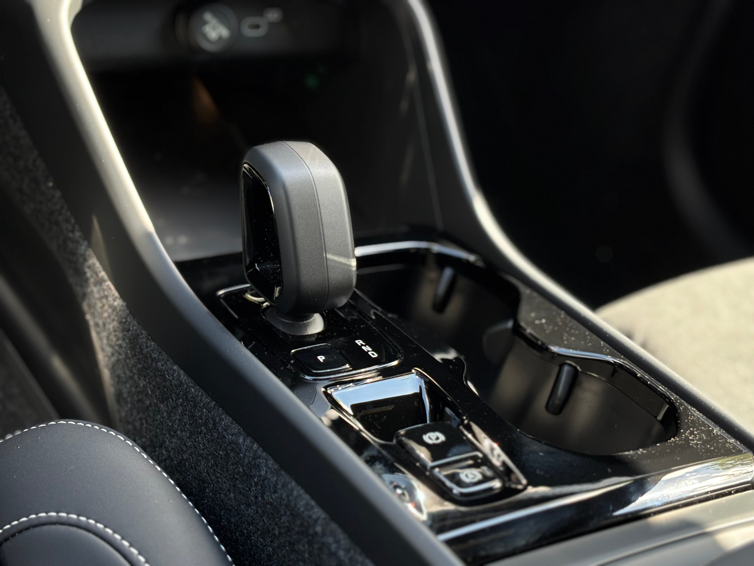 VOLVO XC40 2.0 B4 MH Black Edition