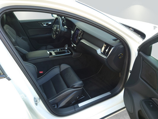 VOLVO V60 T8 eAWD R-Design