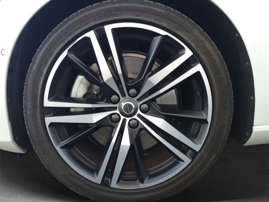 VOLVO V60 T8 eAWD R-Design