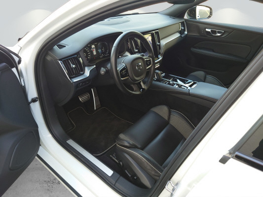 VOLVO V60 T8 eAWD R-Design