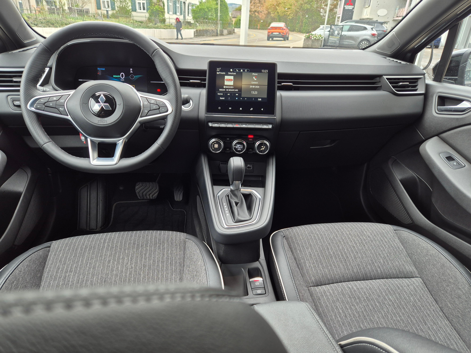 MITSUBISHI Colt 1.6 HEV Intense